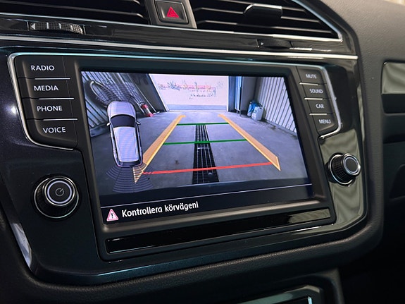 Volkswagen Tiguan 16 of 25