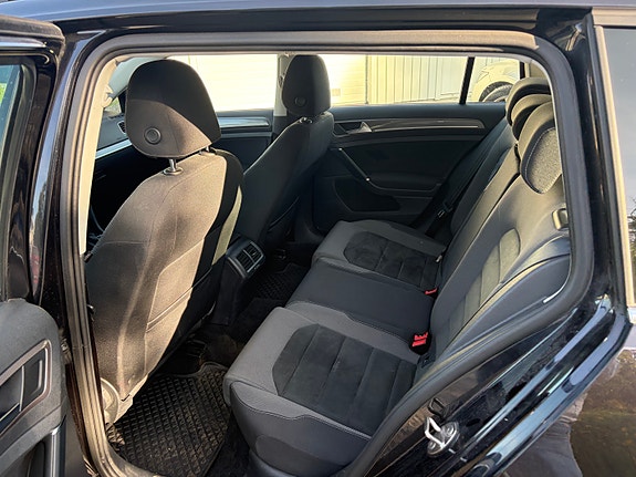 Volkswagen Golf Alltrack 5 of 8