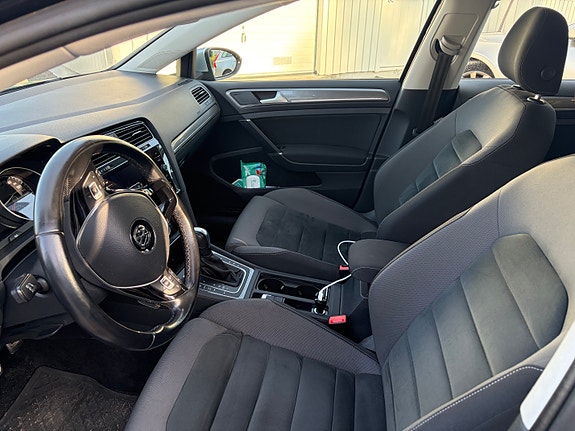 Volkswagen Golf Alltrack 3 of 8