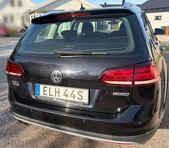 Volkswagen Golf Alltrack 2 of 8