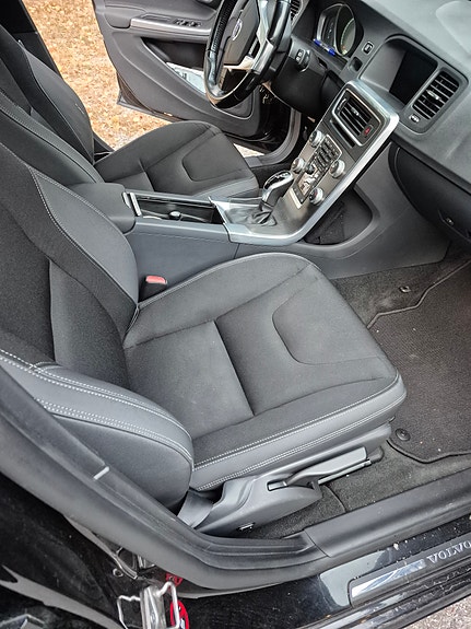 Volvo V60 6 of 8