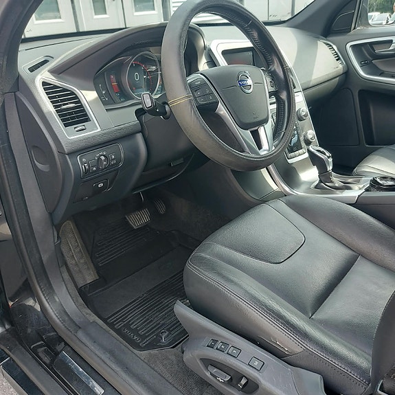 Volvo XC60 8 of 9