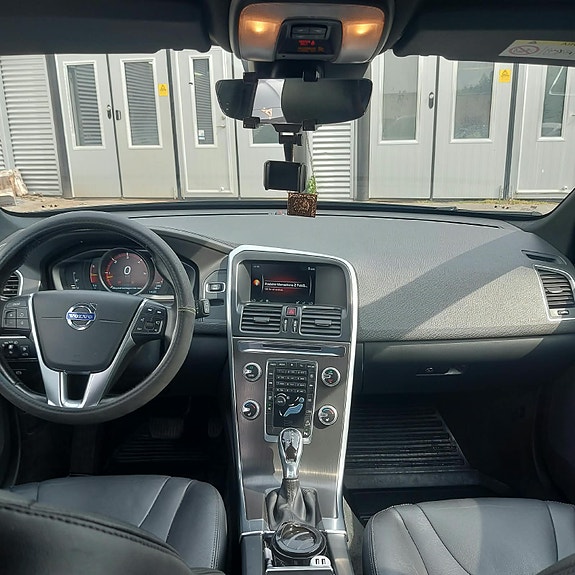Volvo XC60 7 of 9