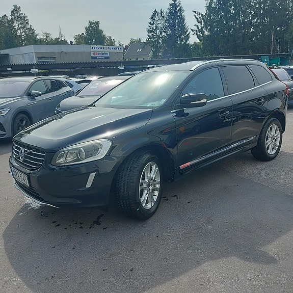 Volvo XC60 2 of 9