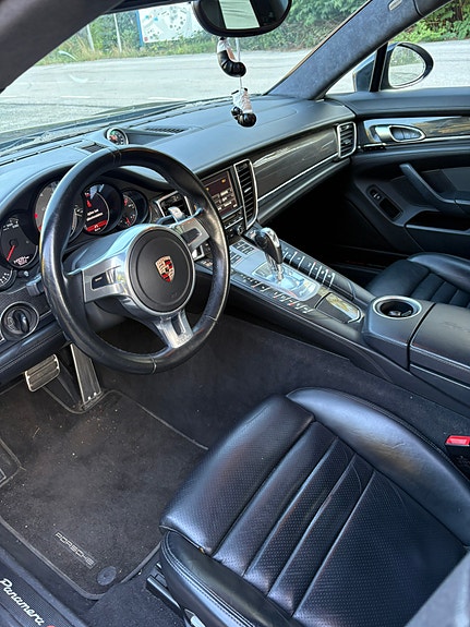 Porsche Panamera GTS 6 of 10