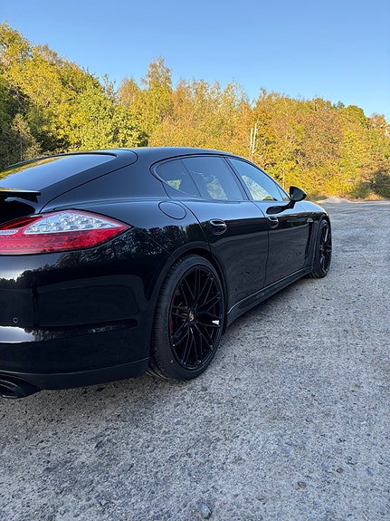 Porsche Panamera GTS 2 of 10