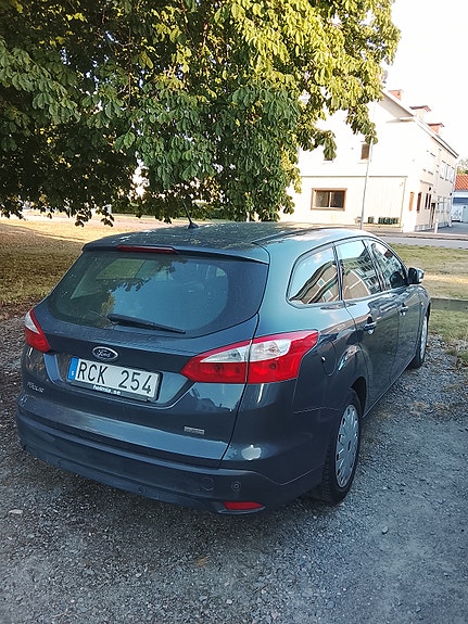 Ford Focus 2 of 6