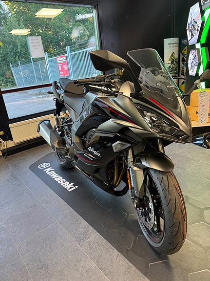 Kawasaki Ninja 1100 SX SE 2 of 3