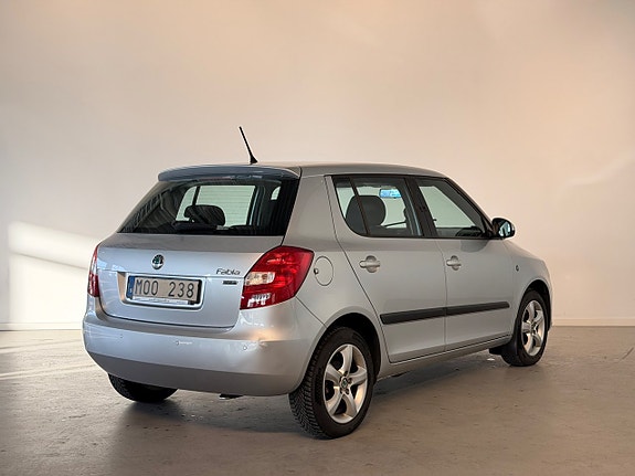 Skoda Fabia 2 of 16