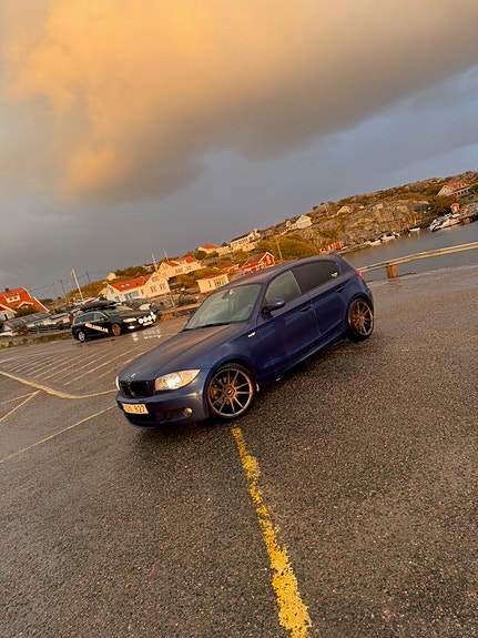 BMW 120i 2 of 5
