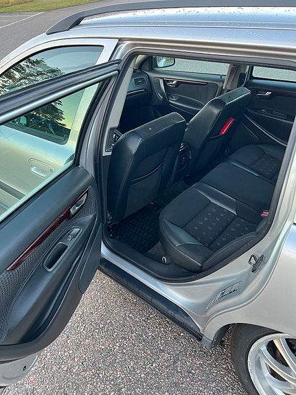 Volvo V70 12 of 15