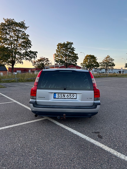 Volvo V70 4 of 15