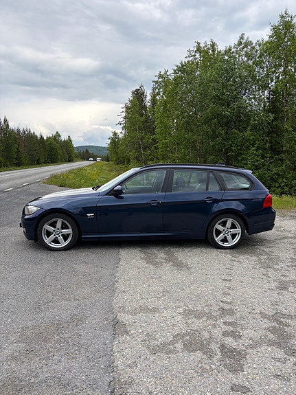 BMW 320d 2 of 8