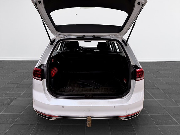 Volkswagen Passat 8 of 17