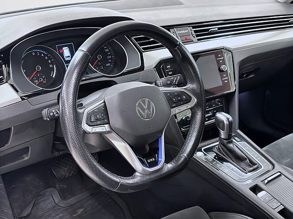 Volkswagen Passat 14 of 17