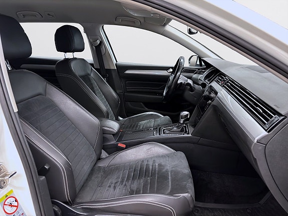 Volkswagen Passat 12 of 17