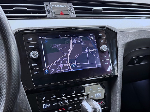 Volkswagen Passat 16 of 17