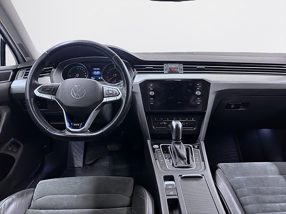Volkswagen Passat 11 of 17