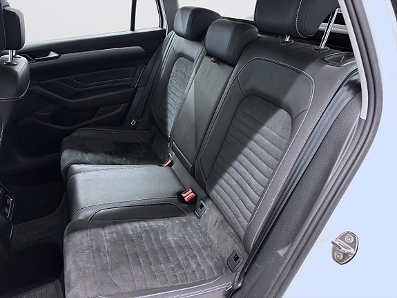 Volkswagen Passat 10 of 17