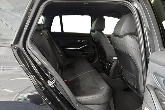 BMW 330e 29 of 29