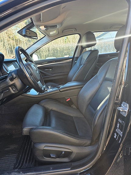BMW 520d 2 of 4