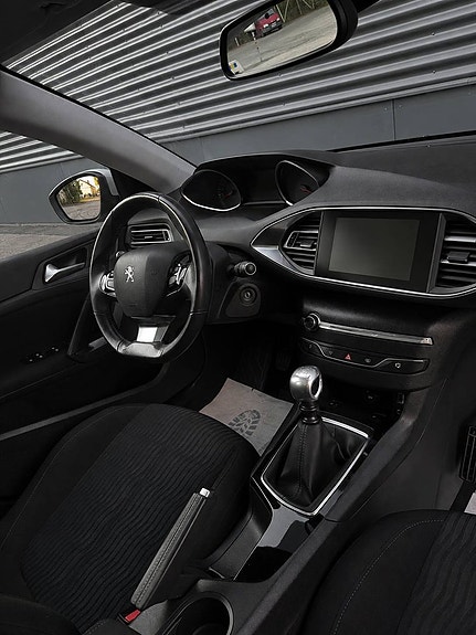 Peugeot 308 12 of 17