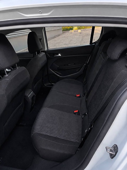 Peugeot 308 8 of 17