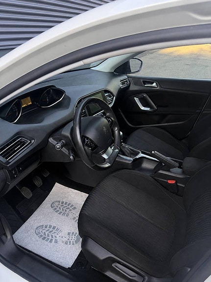 Peugeot 308 6 of 17