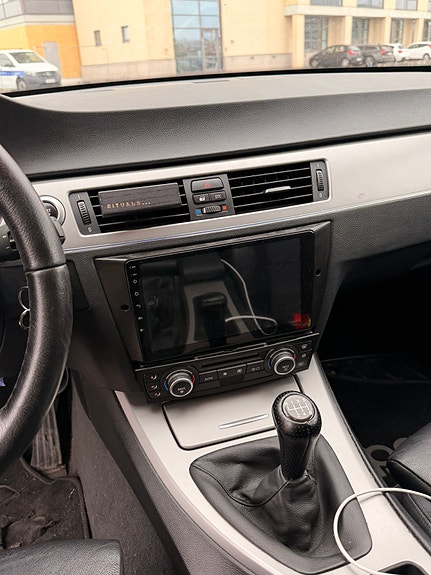 BMW 320i 8 of 11