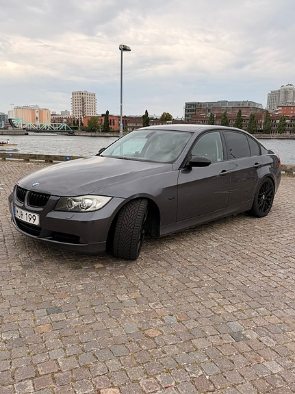BMW 320i 6 of 11
