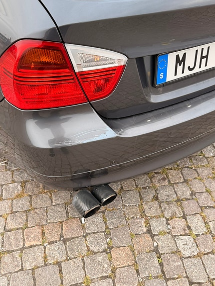 BMW 320i 5 of 11