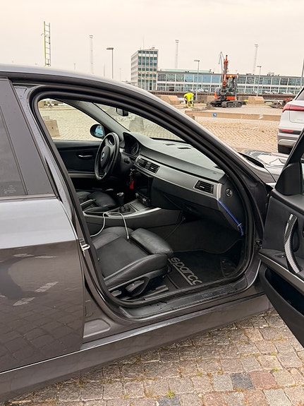BMW 320i 11 of 11