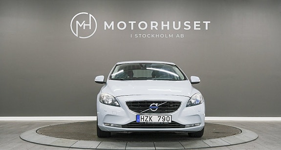 Volvo V40 2 of 17