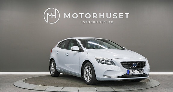 Volvo V40 3 of 17