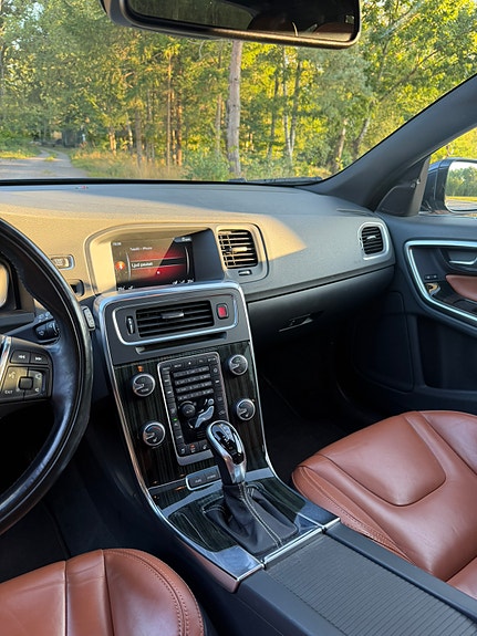 Volvo V60 7 of 8