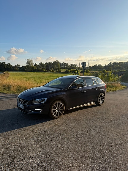 Volvo V60 2 of 8