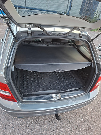 Mercedes-Benz C220 7 of 7