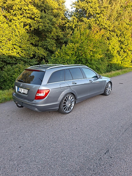 Mercedes-Benz C220 5 of 7