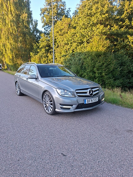 Mercedes-Benz C220 6 of 7