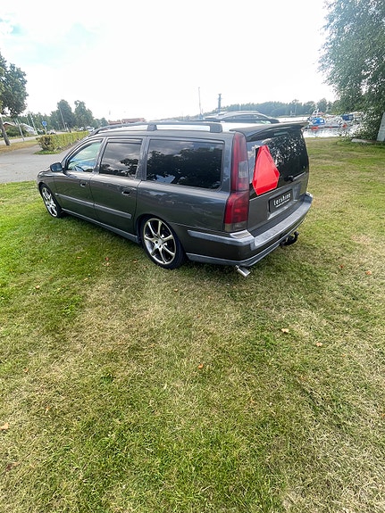 Volvo V70 3 of 10