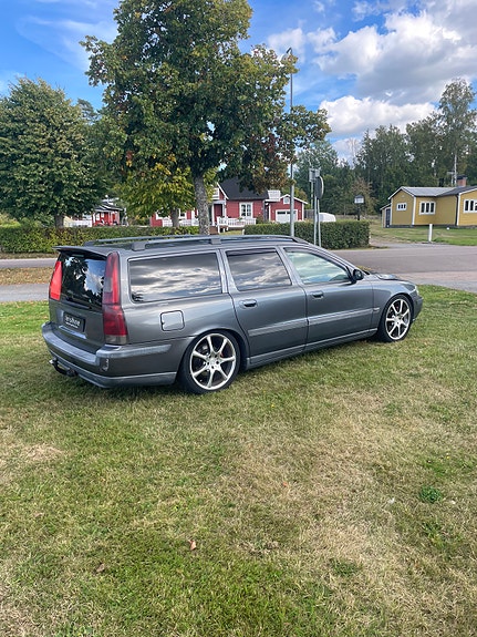 Volvo V70 2 of 10