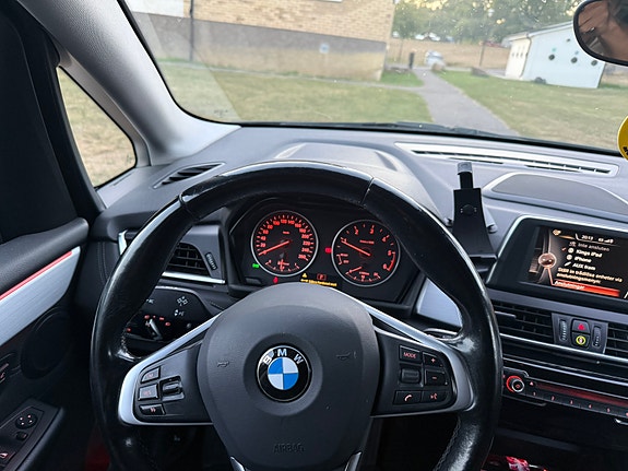 BMW 218d 6 of 9