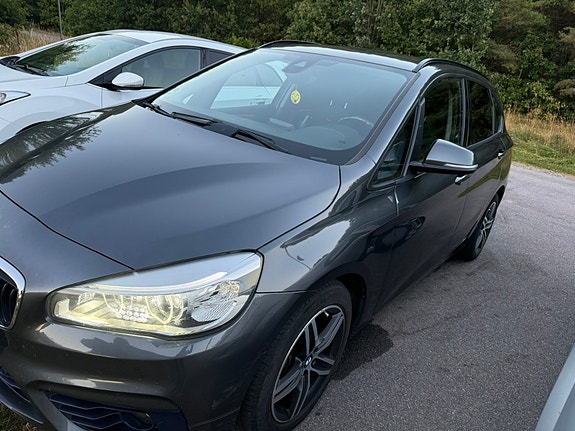 BMW 218d 2 of 9