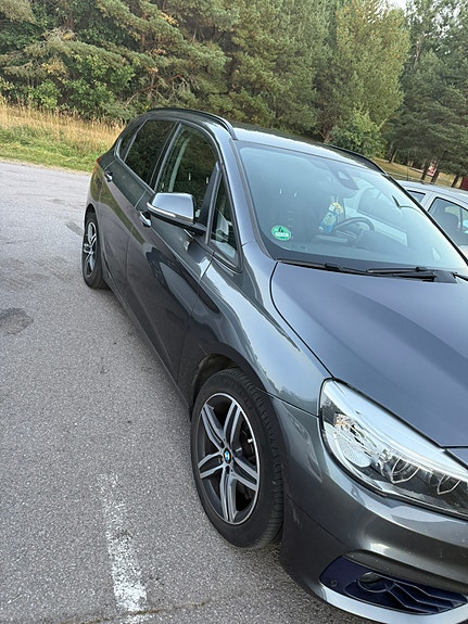 BMW 218d 4 of 9