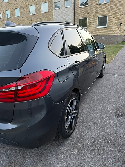 BMW 218d 8 of 9