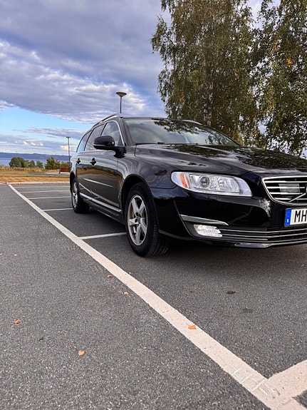 Volvo V70 2 of 18