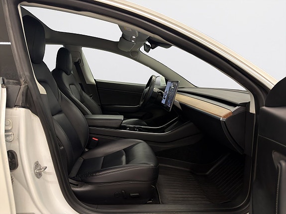 Tesla Model 3 11 of 17