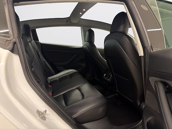 Tesla Model 3 9 of 17