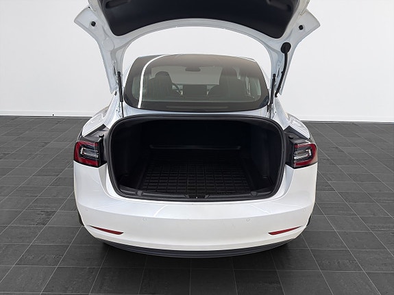 Tesla Model 3 8 of 17