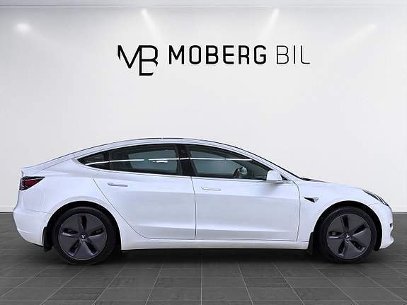 Tesla Model 3 5 of 17